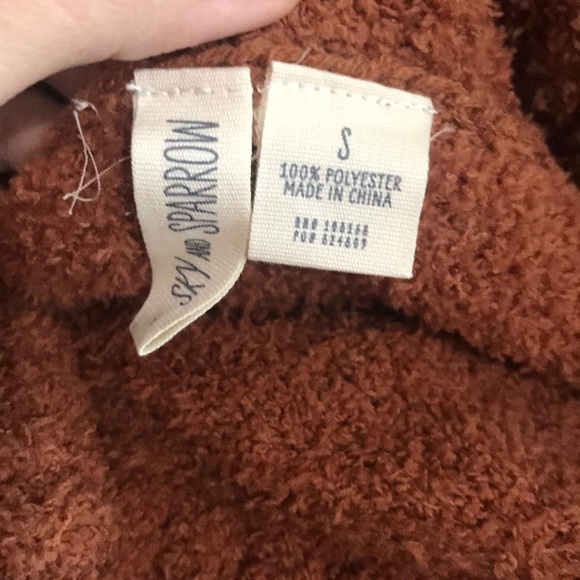 Women’s small orange cowl neck cropped sweater - Picture 4 of 4